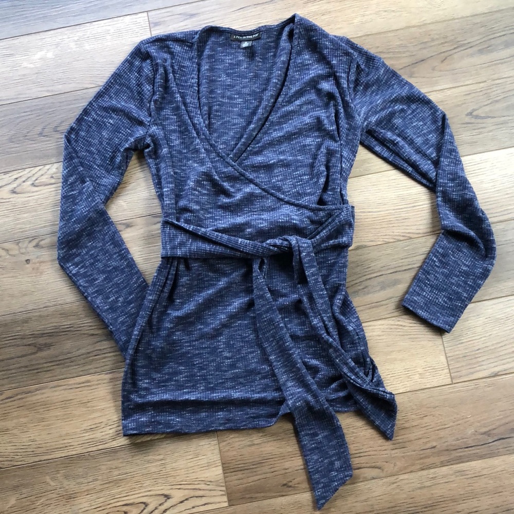 NWOT A Pea in the Pod Wrap Top